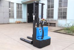 HH1216 stacker electric